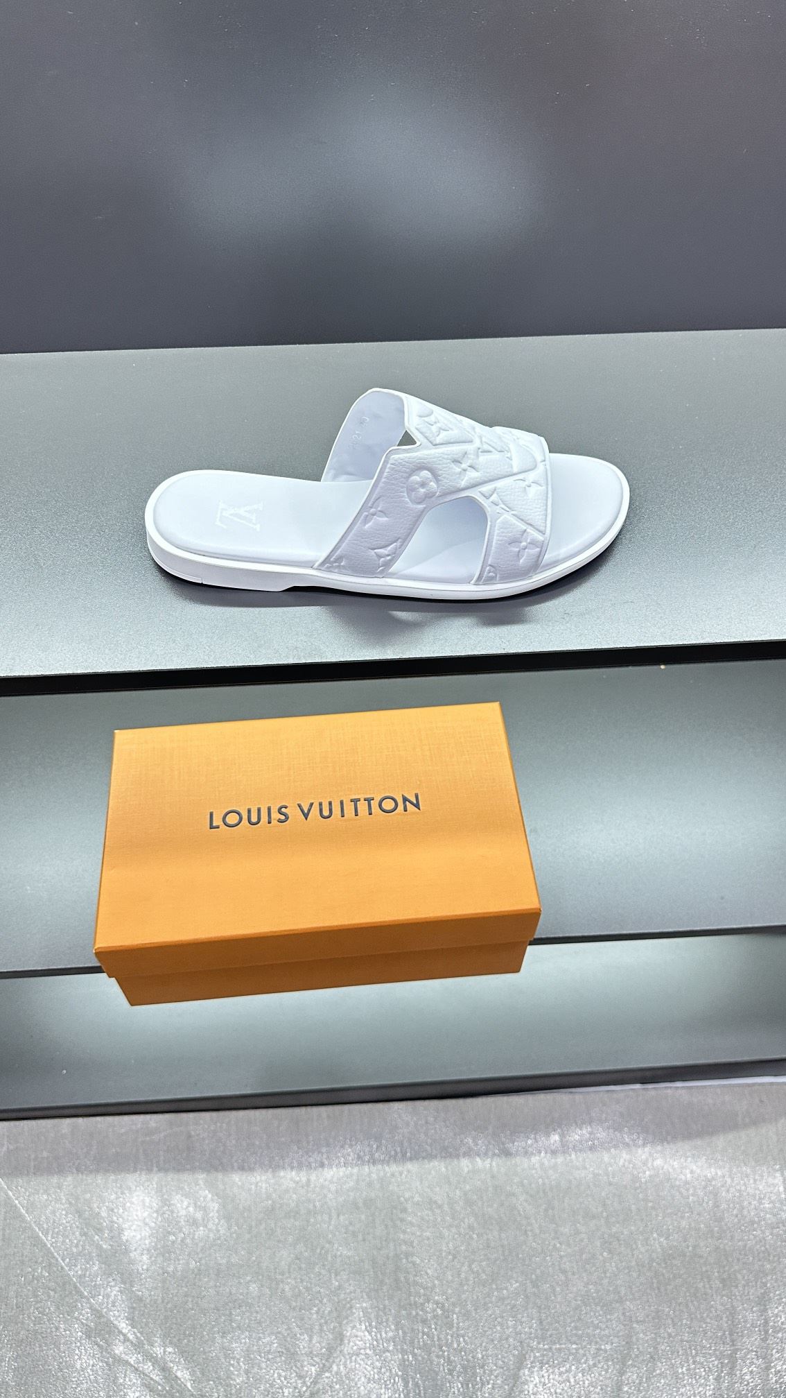 Louis Vuitton Slippers